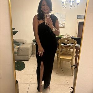 Elegant Black One-Shoulder Dress